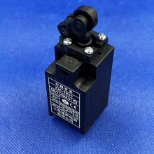 2906 Выключатель концевой 236-TR11 GBT14048.5 самовозвратный (рычаг с роликом)