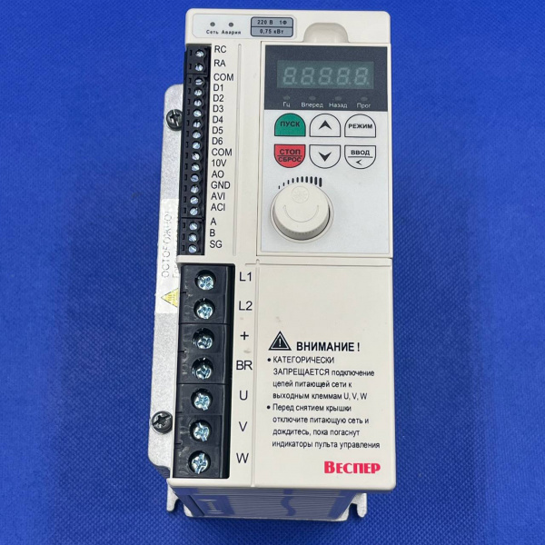 1476 Преобразователь частоты E48400S1L 0,75кВт, 220В со съемным пультом__