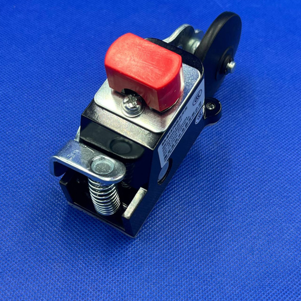 1310 Выключатель концевой с роликом S3-B1370 с кронштейном_